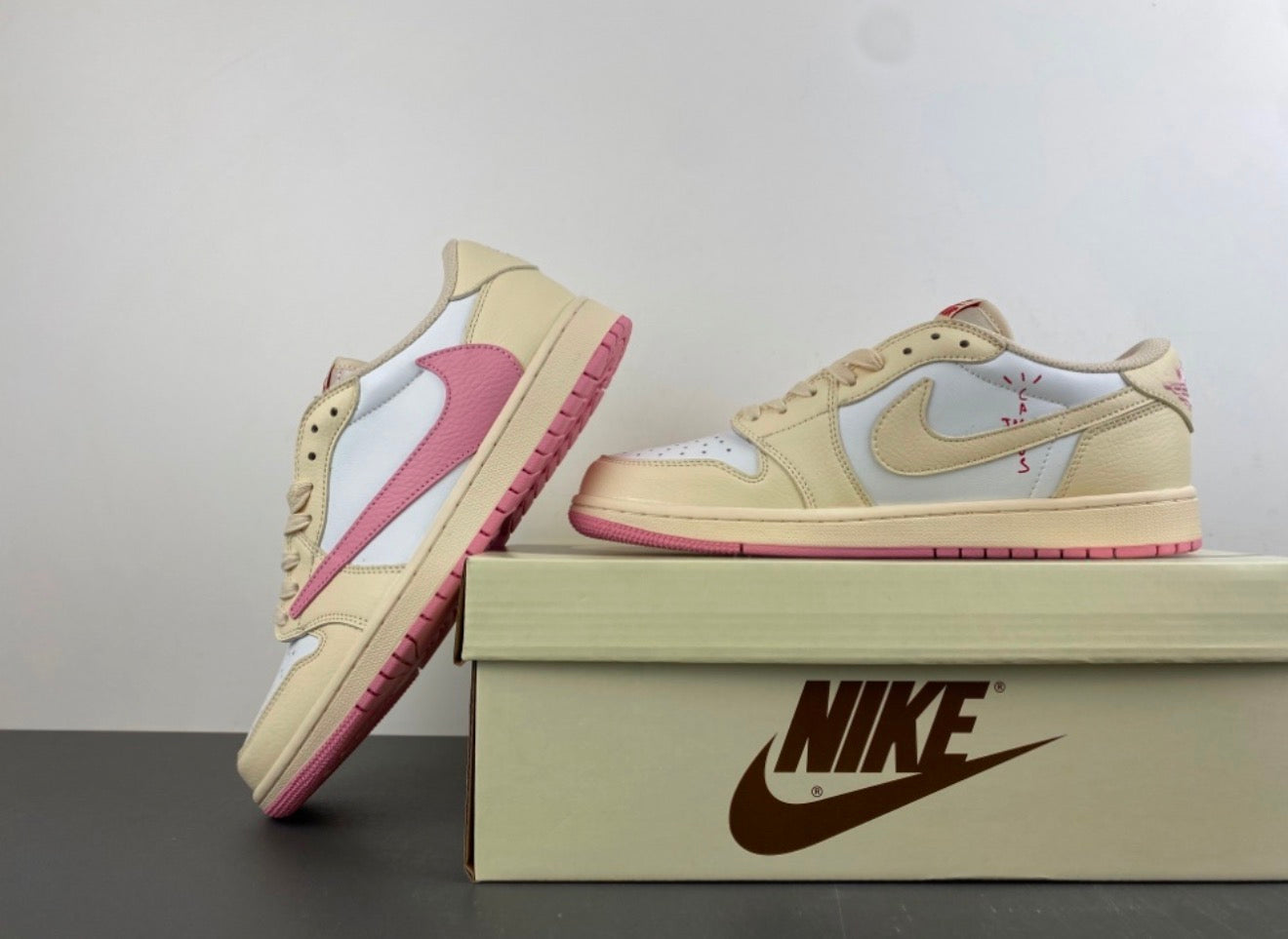 JORDAN 1 LOW TRAVIS SCOTT