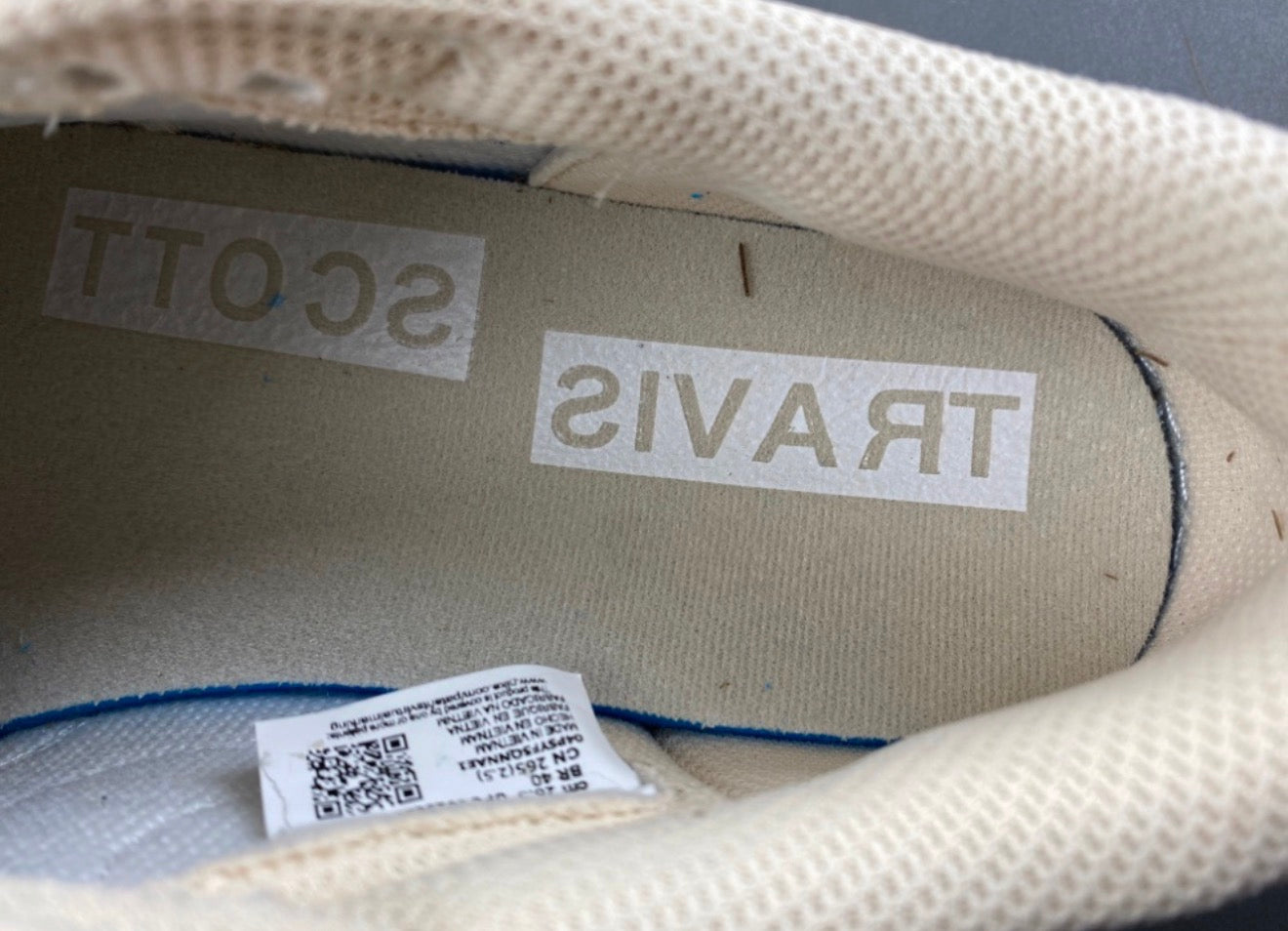 JORDAN 1 LOW TRAVIS SCOTT