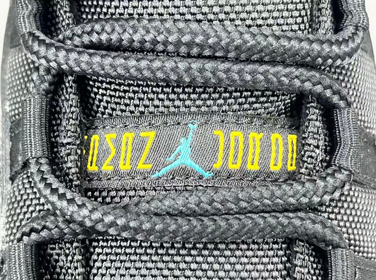 AJ11 AIR JORDAN 11 (WOMEN)