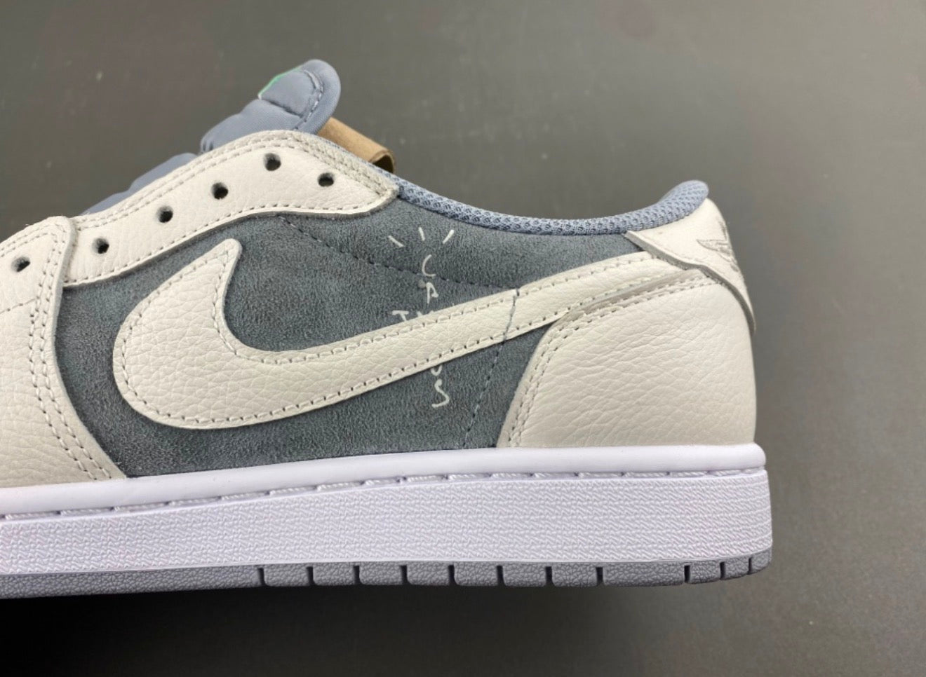 JORDAN 1 LOW TRAVIS SCOTT