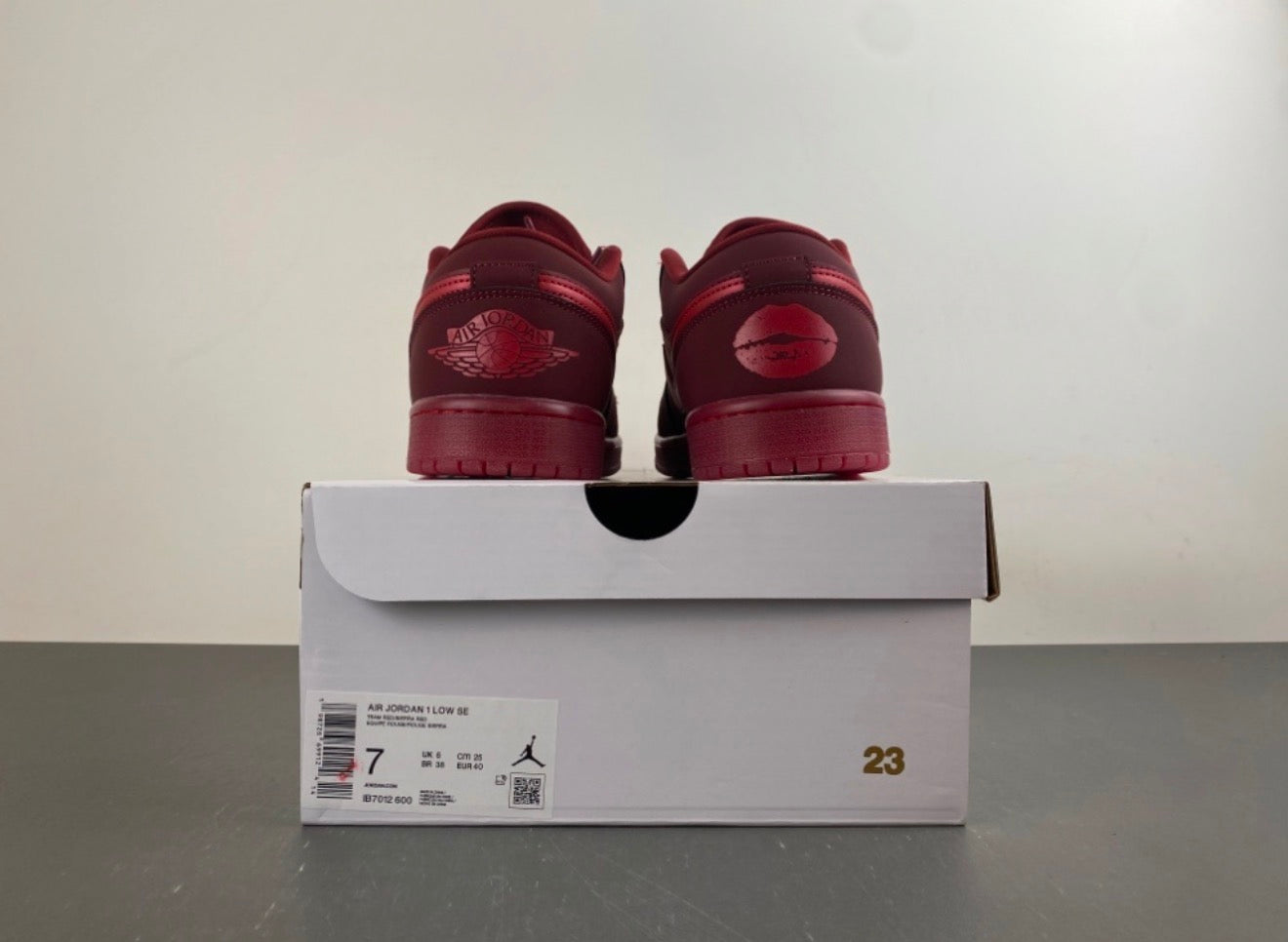 JORDAN 1 LOW TRAVIS SCOTT