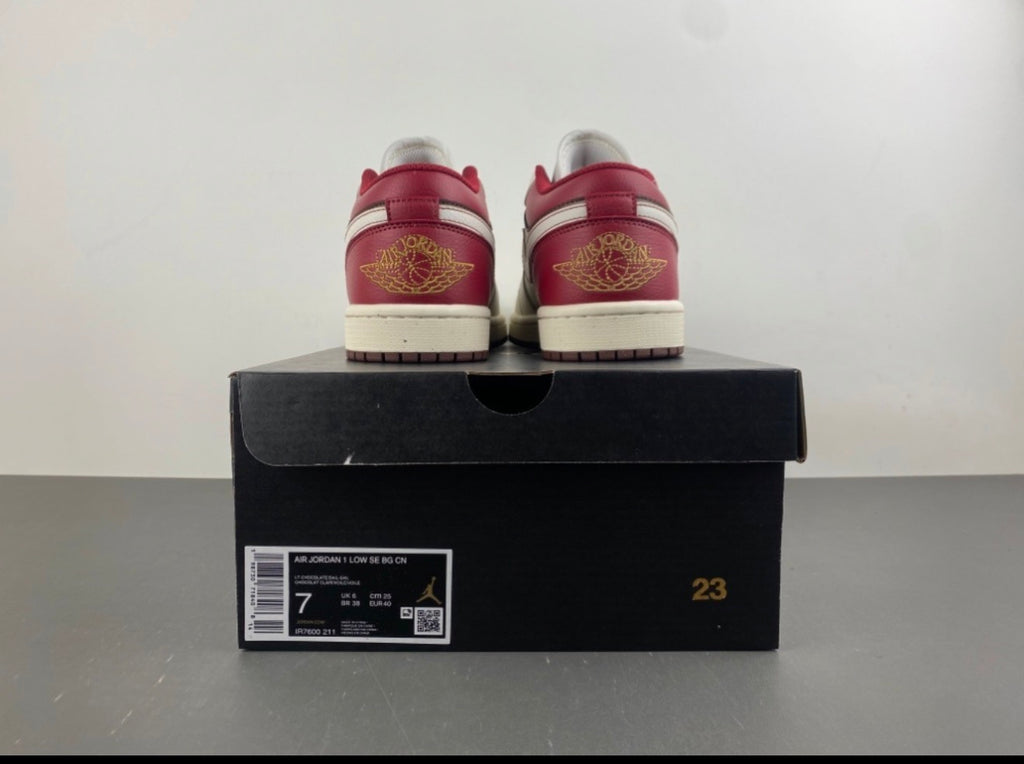 JORDAN 1 LOW TRAVIS SCOTT