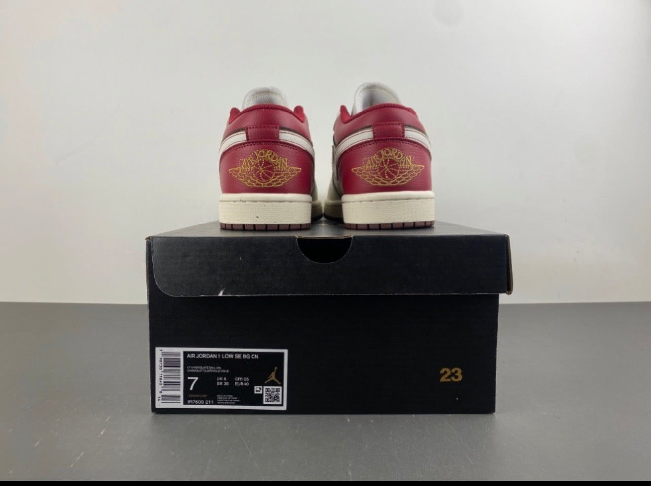 JORDAN 1 LOW TRAVIS SCOTT