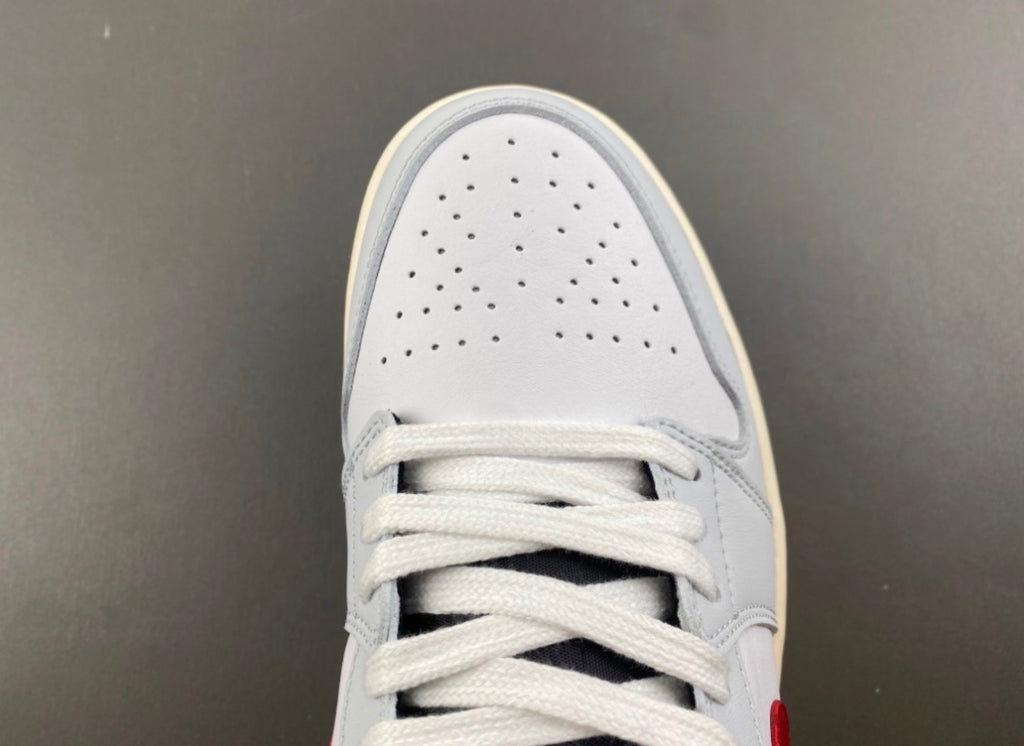 JORDAN 1 LOW TRAVIS SCOTT