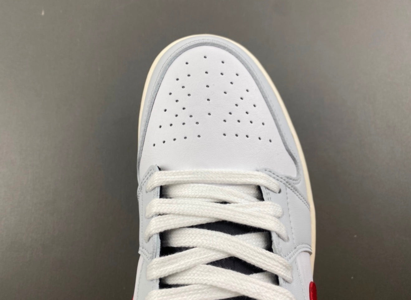 JORDAN 1 LOW TRAVIS SCOTT
