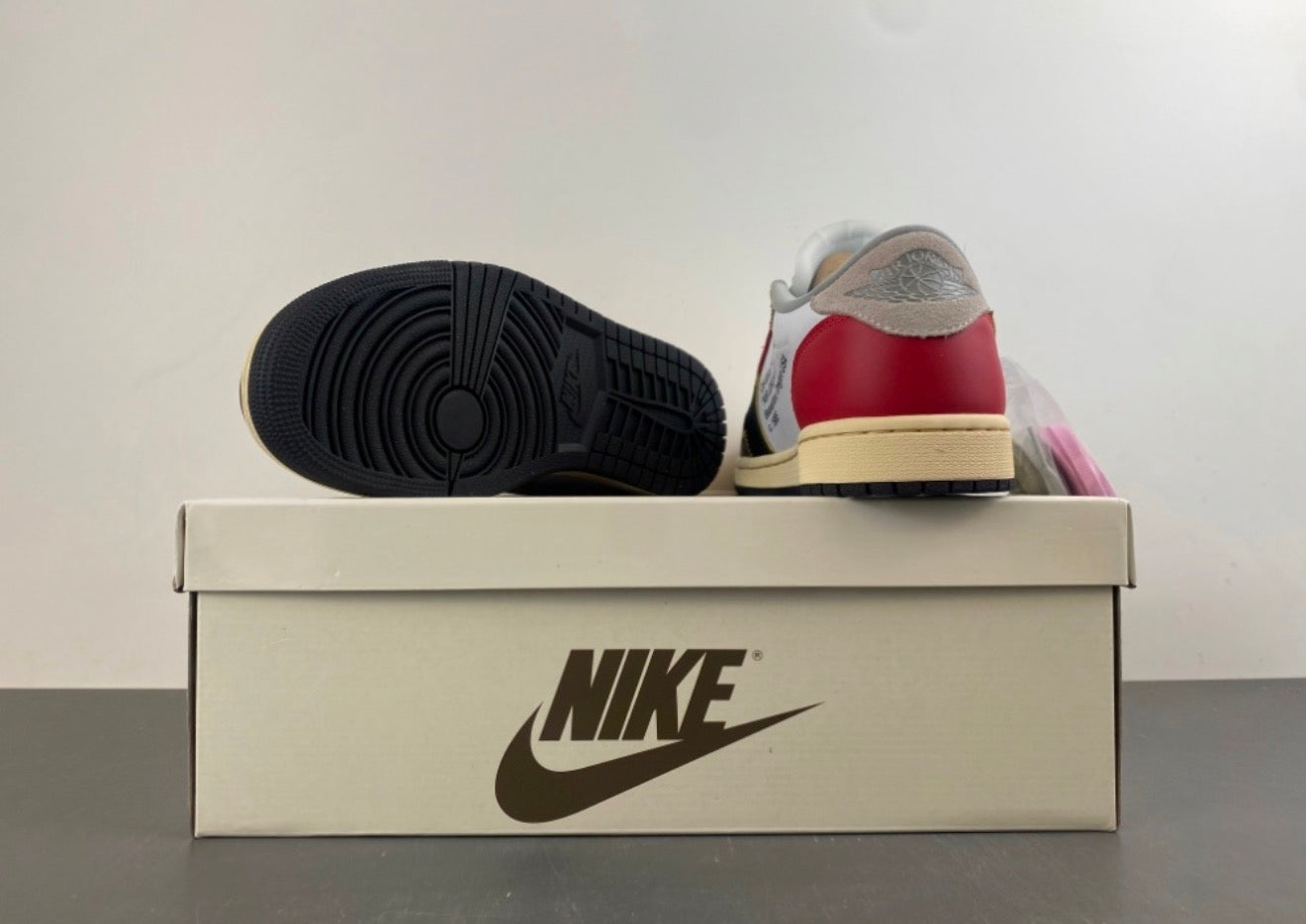 JORDAN 1 LOW TRAVIS SCOTT