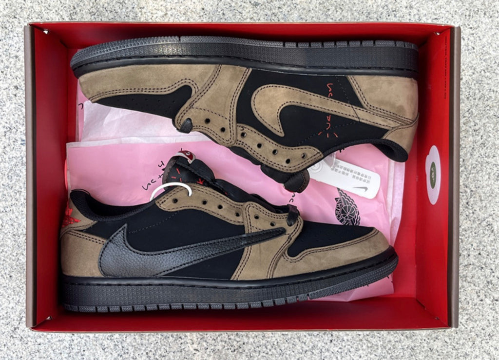 JORDAN 1 LOW TRAVIS SCOTT