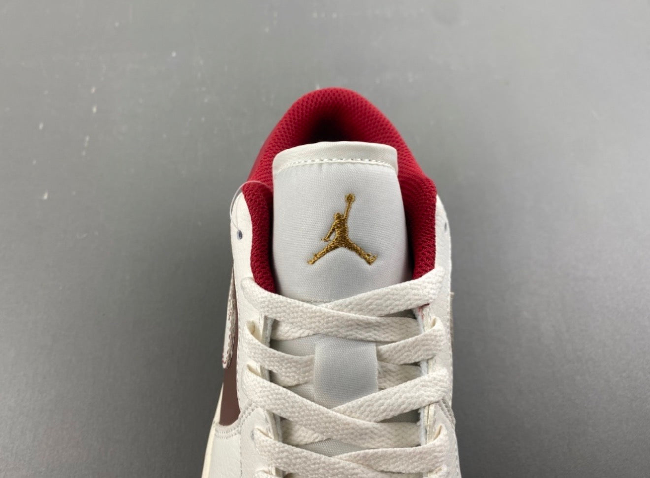JORDAN 1 LOW TRAVIS SCOTT
