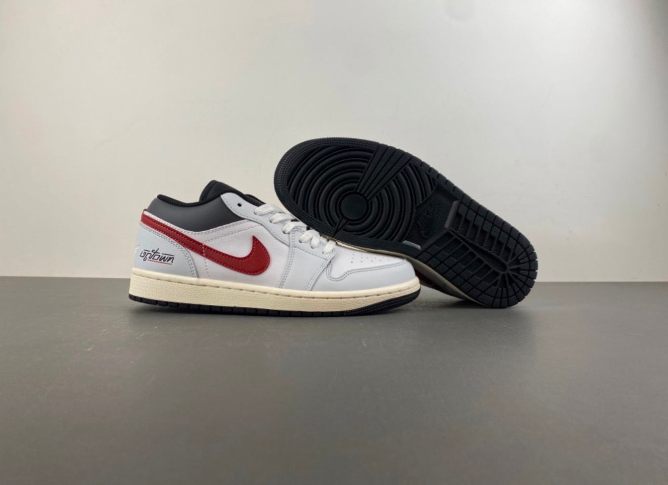 JORDAN 1 LOW TRAVIS SCOTT