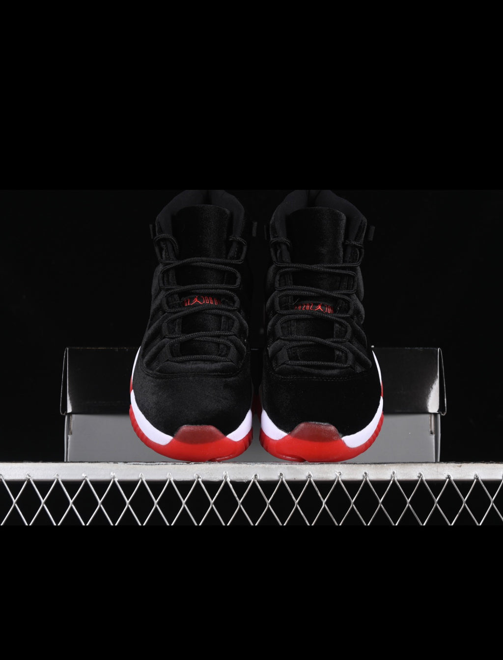 AJ11 AIR JORDAN 11 (WOMEN)