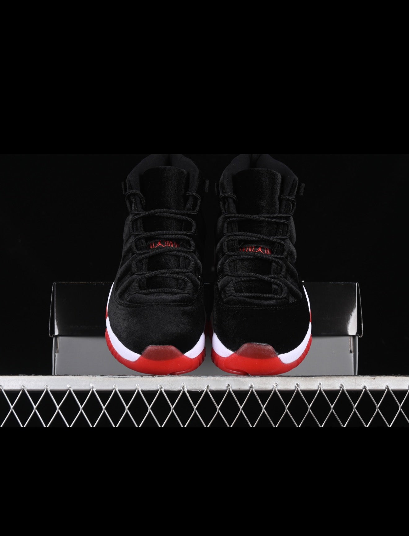 AJ11 AIR JORDAN 11 (WOMEN)