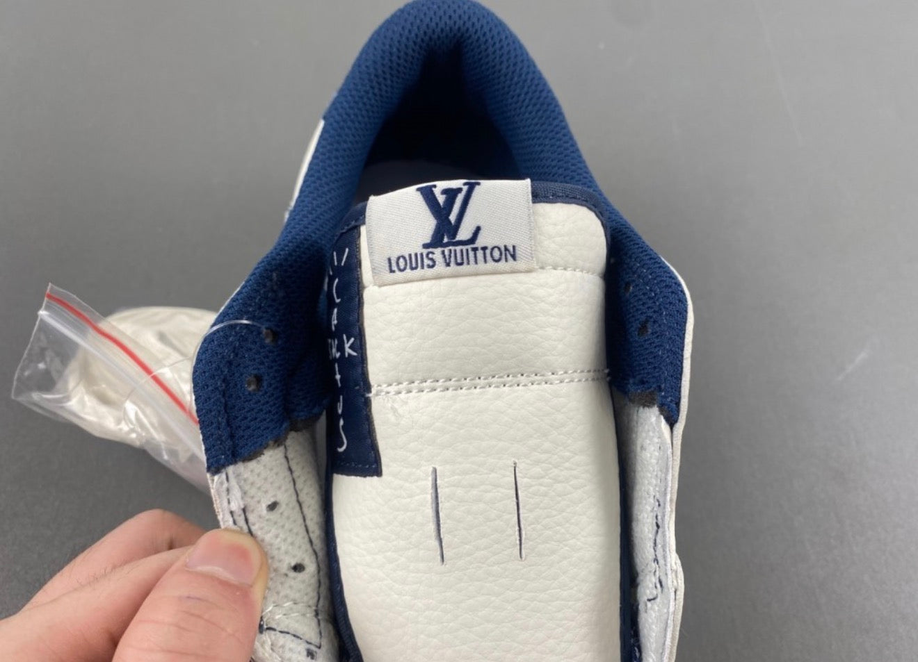 JORDAN 1 LOW TRAVIS SCOTT