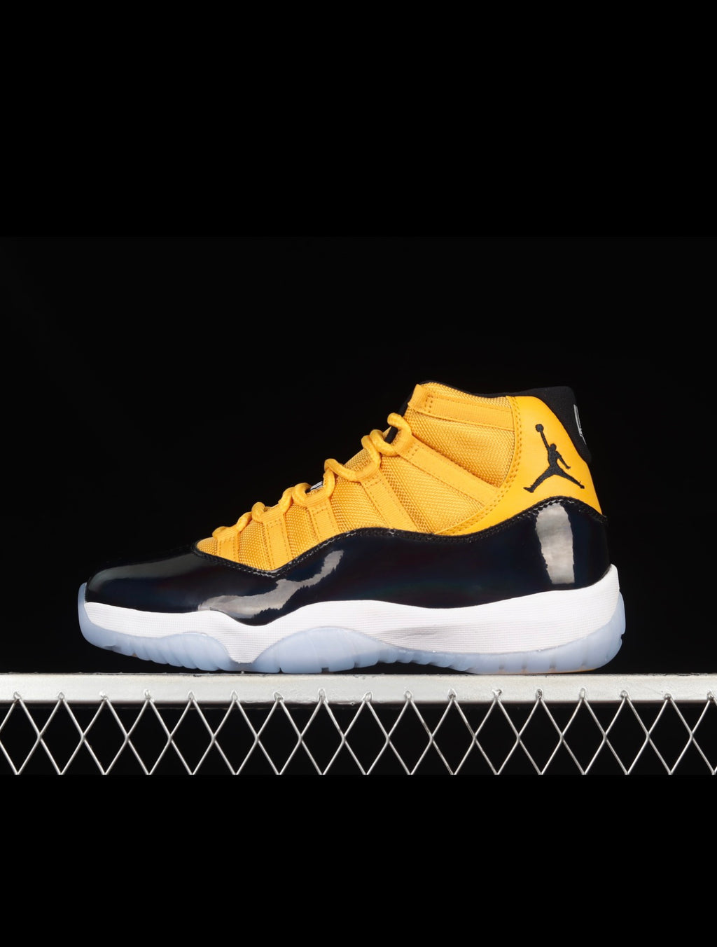 AJ11 AIR JORDAN 11 (WOMEN)