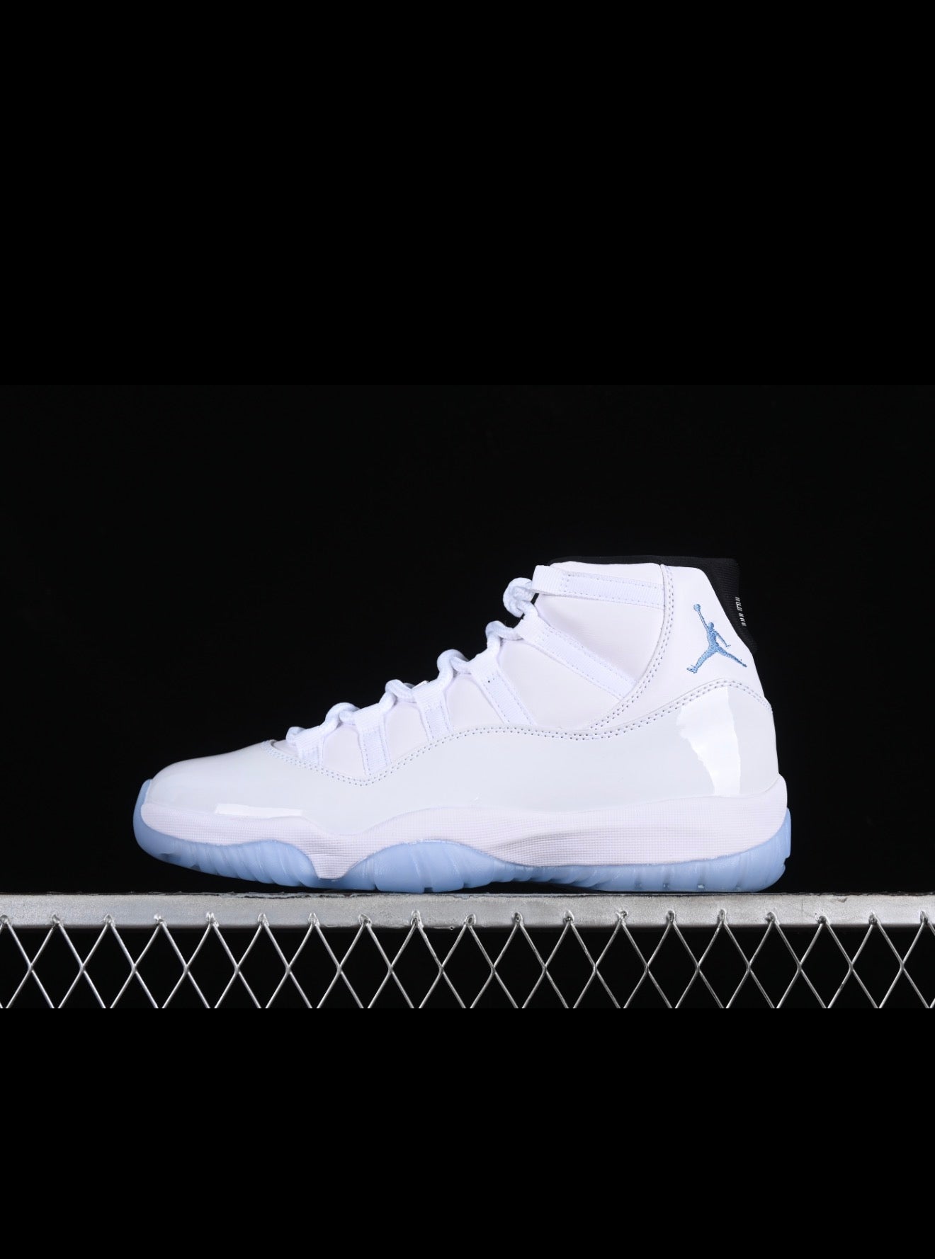 AJ11 AIR JORDAN 11 (WOMEN)