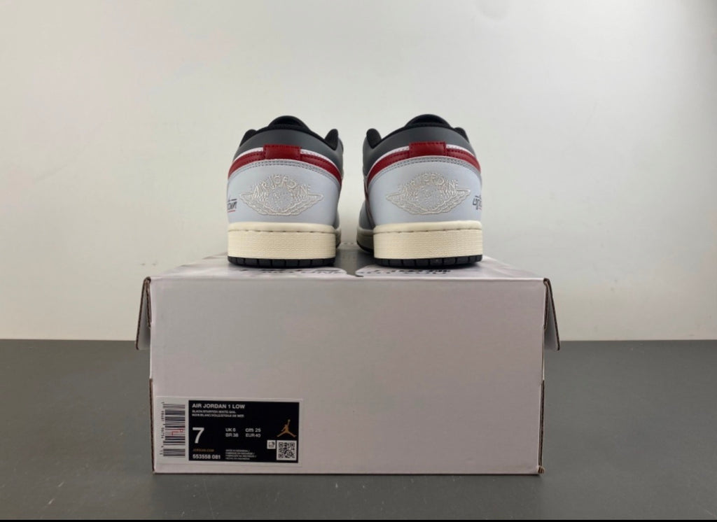 JORDAN 1 LOW TRAVIS SCOTT