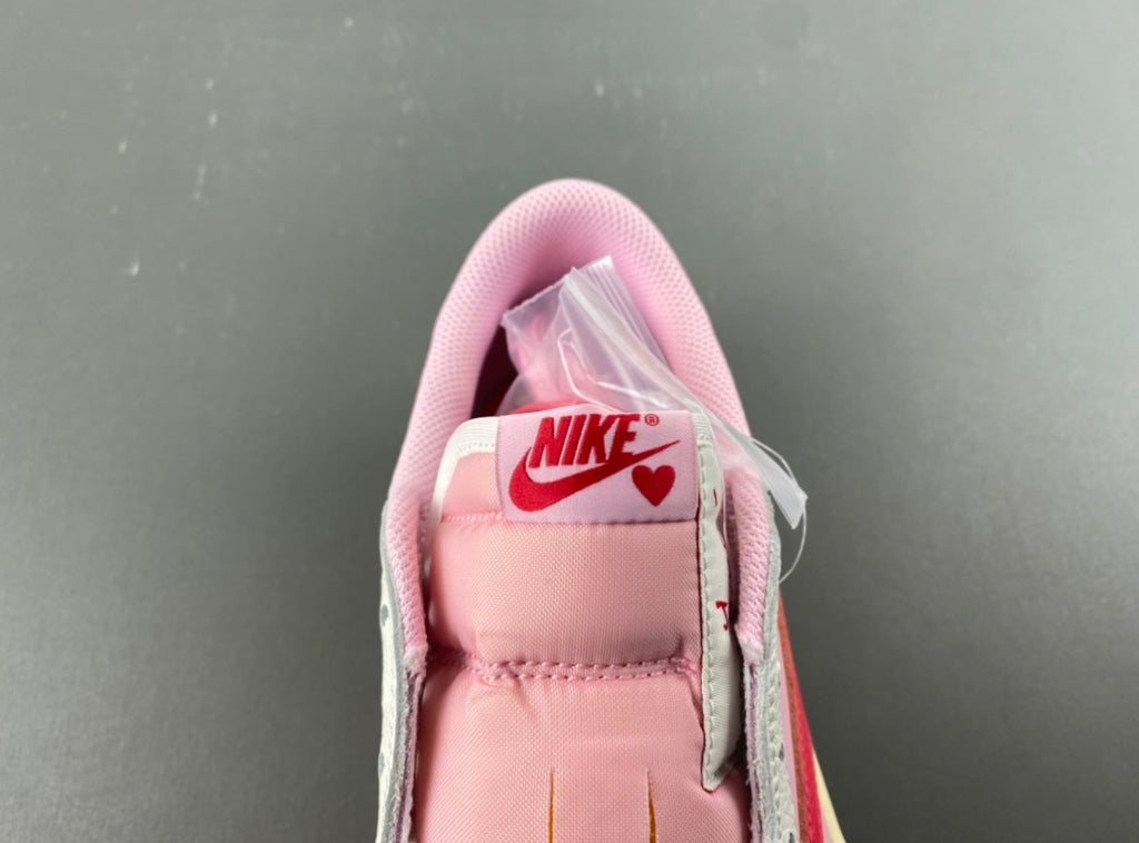 JORDAN 1 LOW TRAVIS SCOTT