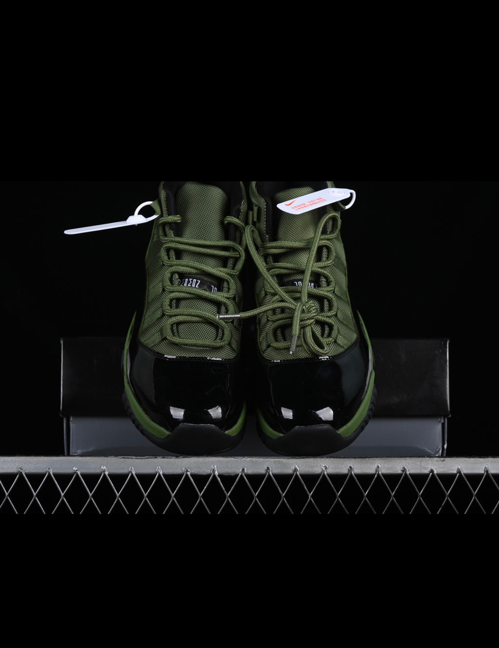 AJ11 AIR JORDAN 11 (WOMEN)