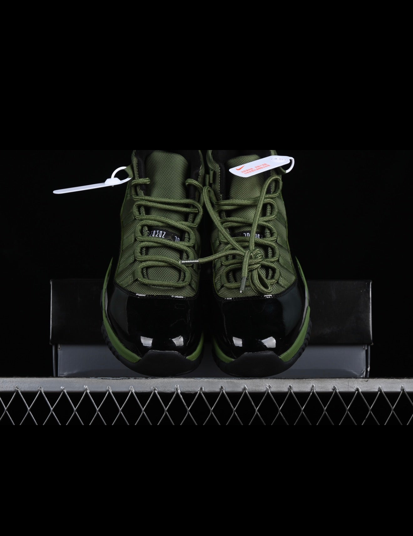 AJ11 AIR JORDAN 11 (WOMEN)
