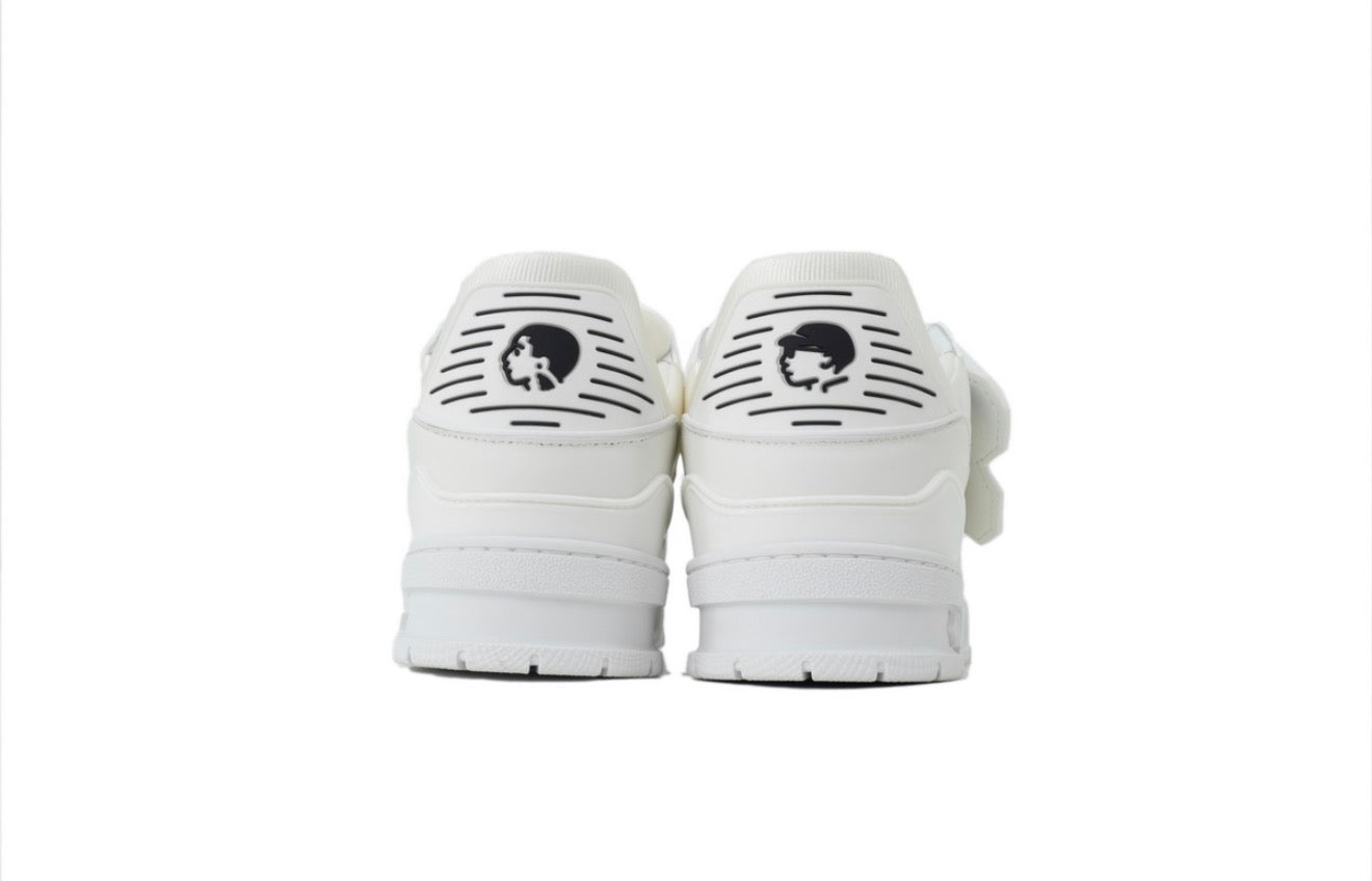 LOUIS VUITTON SNEAKERS (WOMEN)