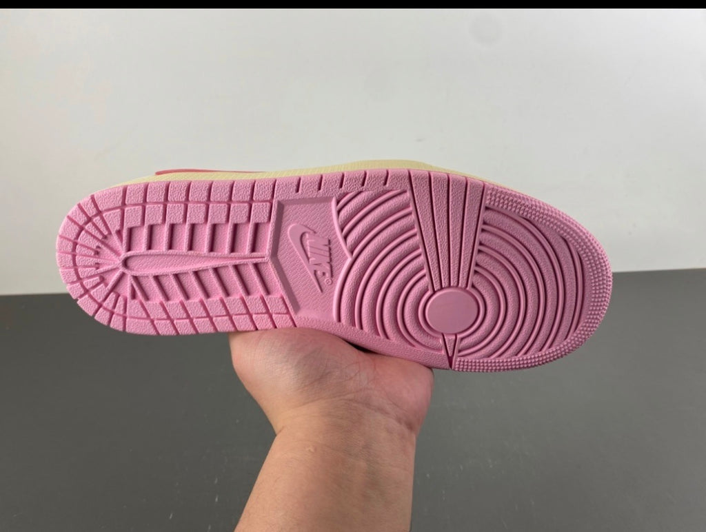 JORDAN 1 LOW TRAVIS SCOTT