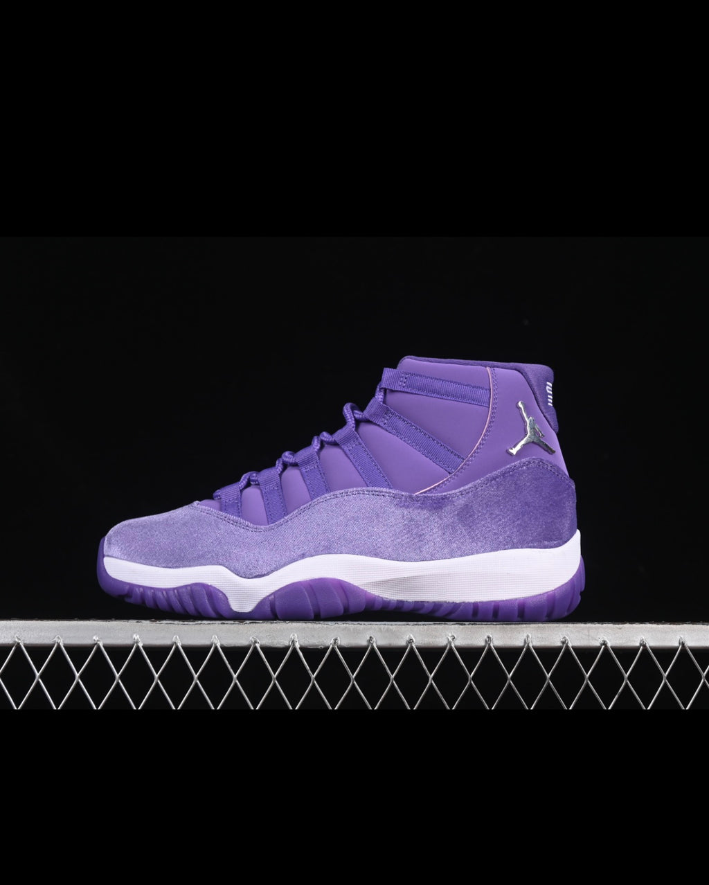 AJ11 AIR JORDAN 11 (WOMEN)