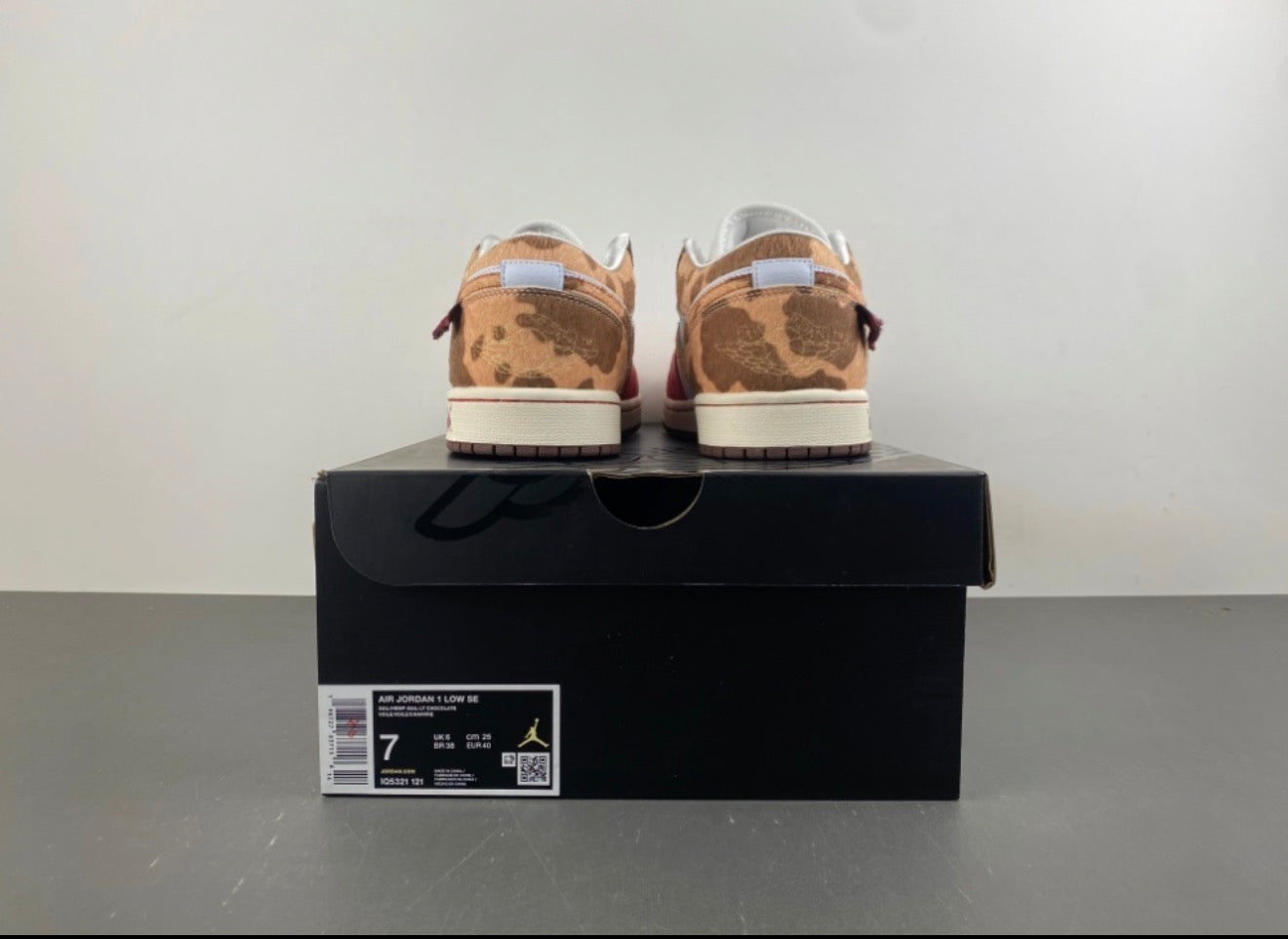 JORDAN 1 LOW TRAVIS SCOTT