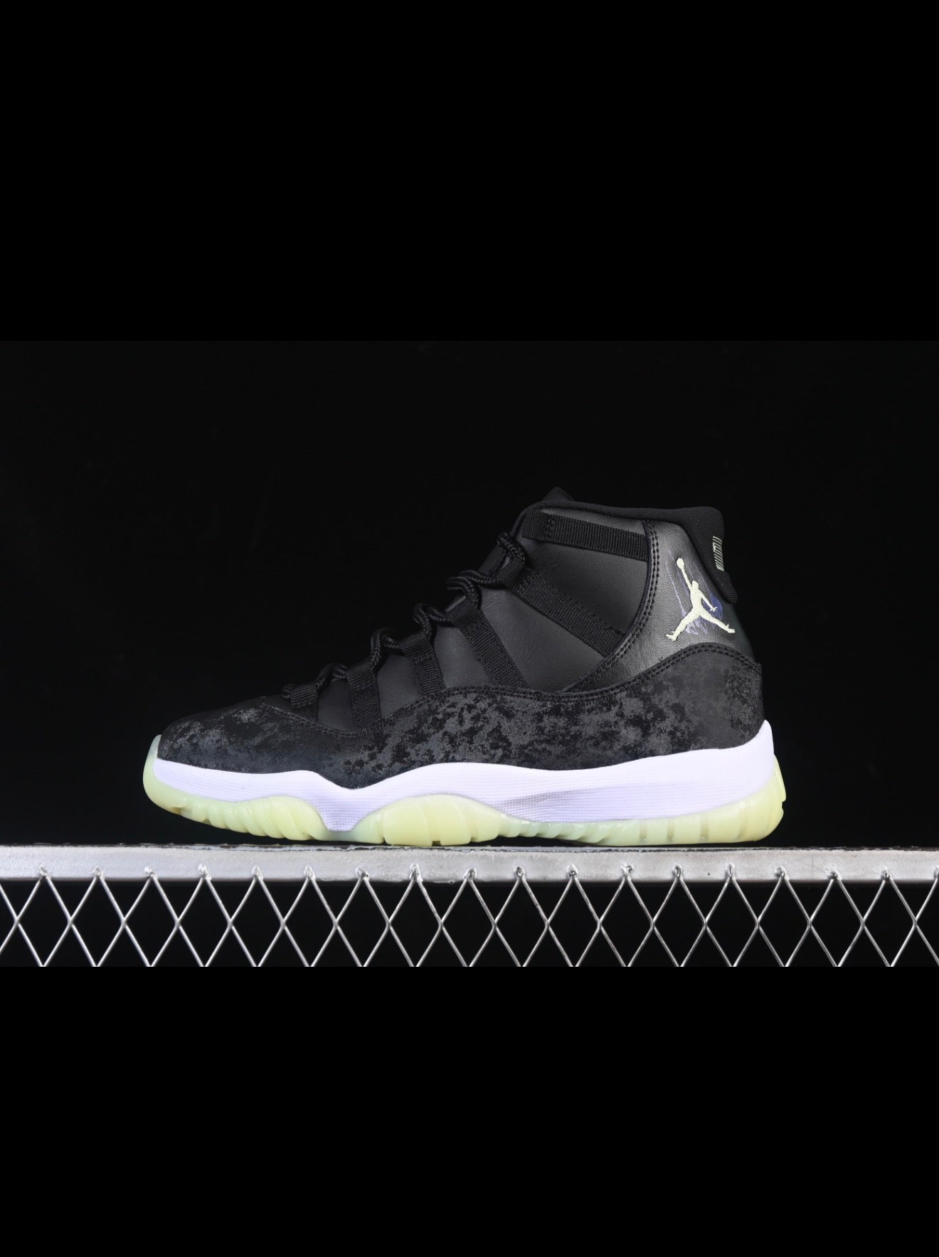 AJ11 AIR JORDAN 11 (WOMEN)