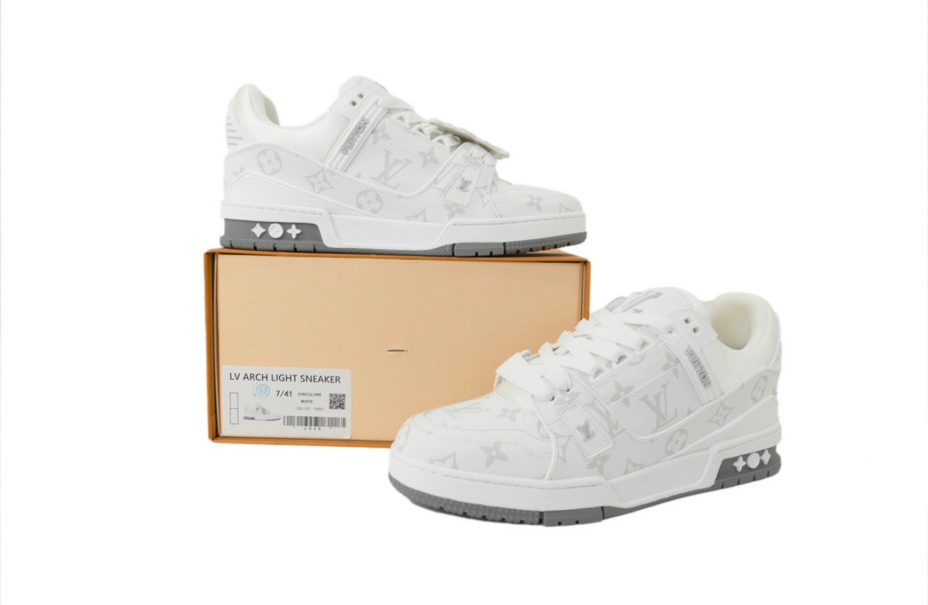 LOUIS VUITTON SNEAKERS (WOMEN)