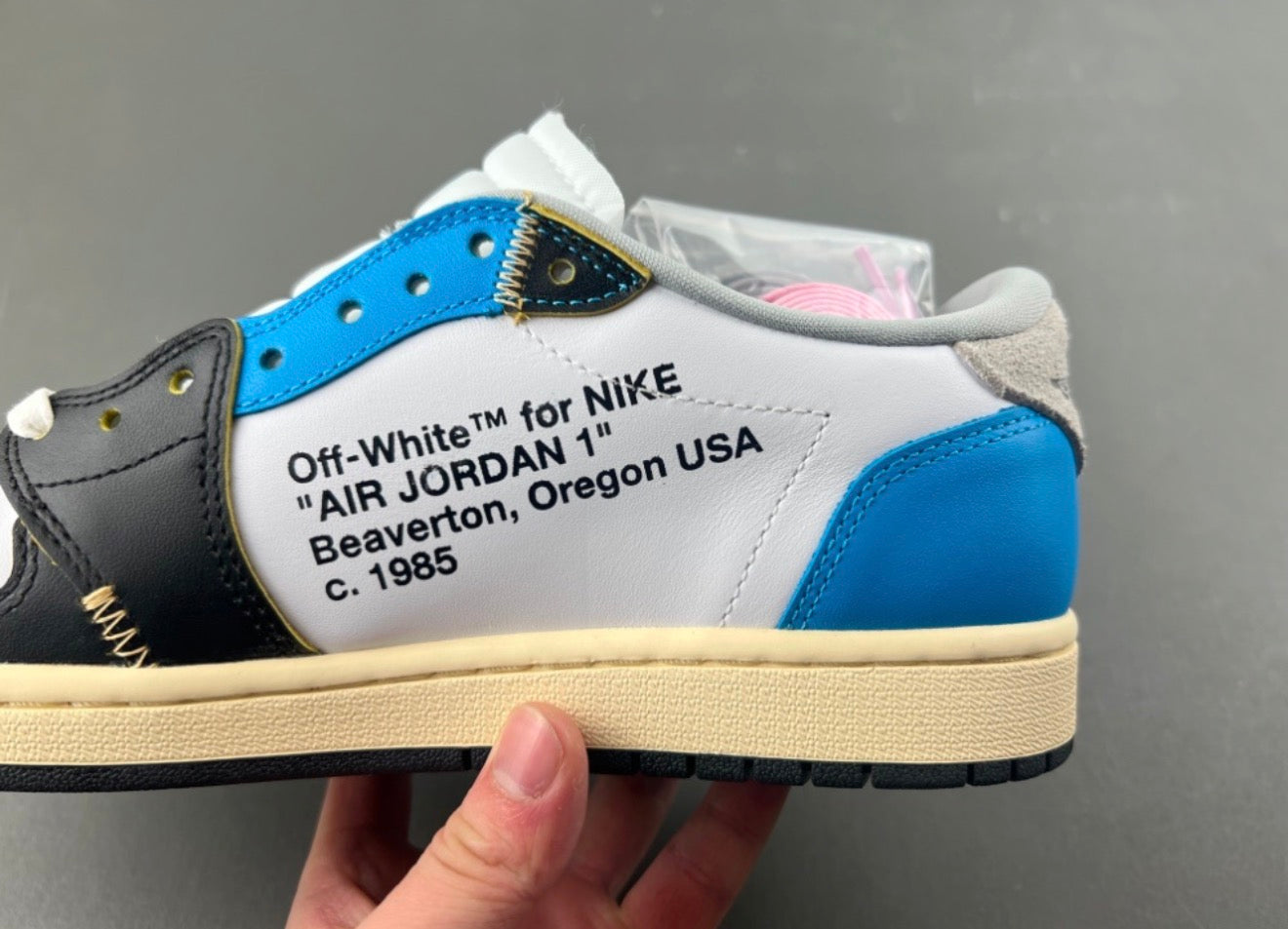 JORDAN 1 LOW TRAVIS SCOTT