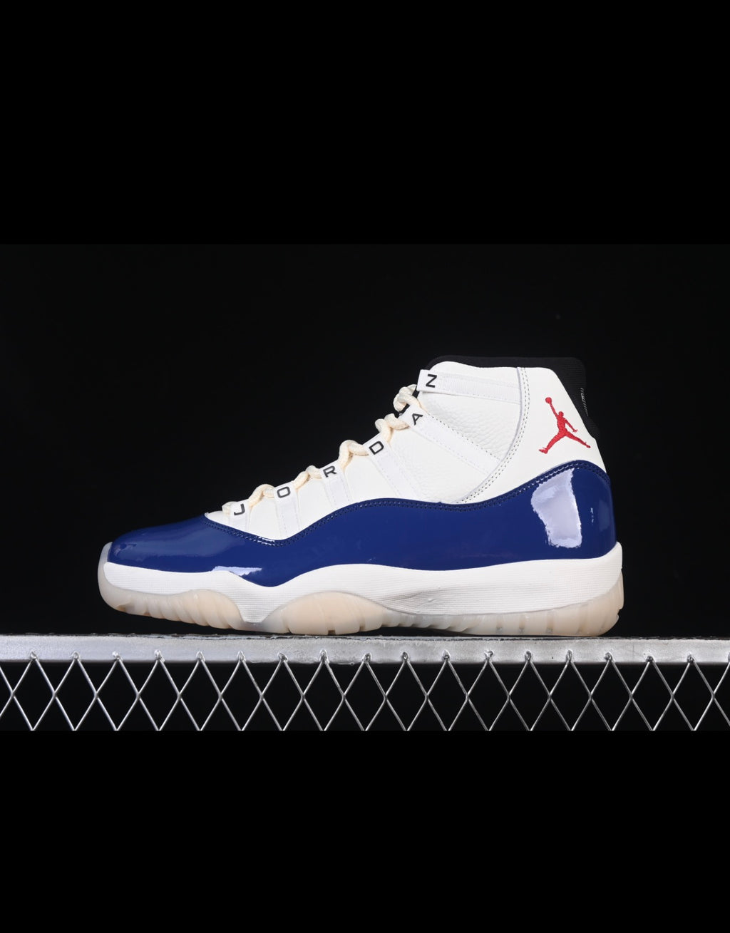 AJ11 AIR JORDAN 11 (WOMEN)