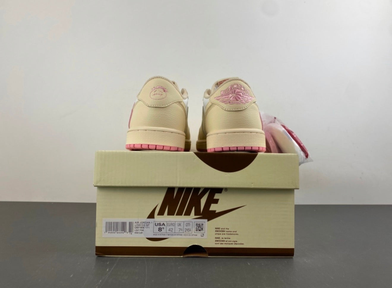 JORDAN 1 LOW TRAVIS SCOTT