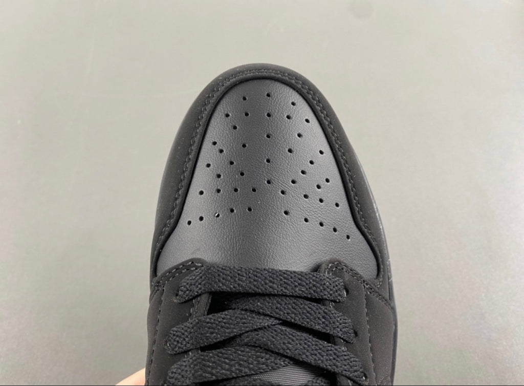 JORDAN 1 LOW TRAVIS SCOTT