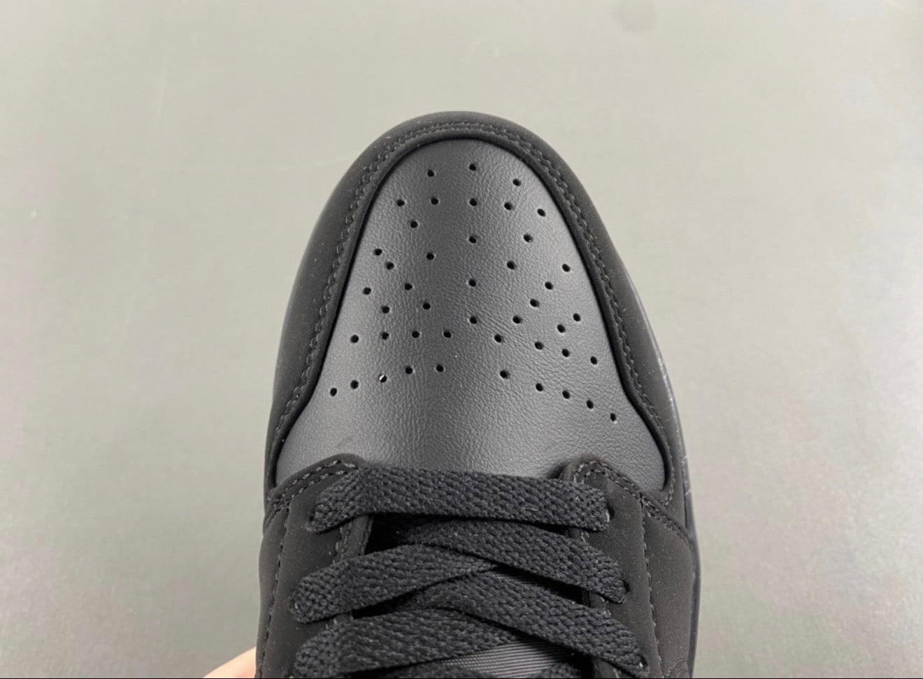 JORDAN 1 LOW TRAVIS SCOTT