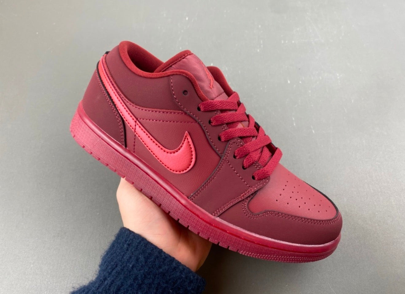 JORDAN 1 LOW TRAVIS SCOTT