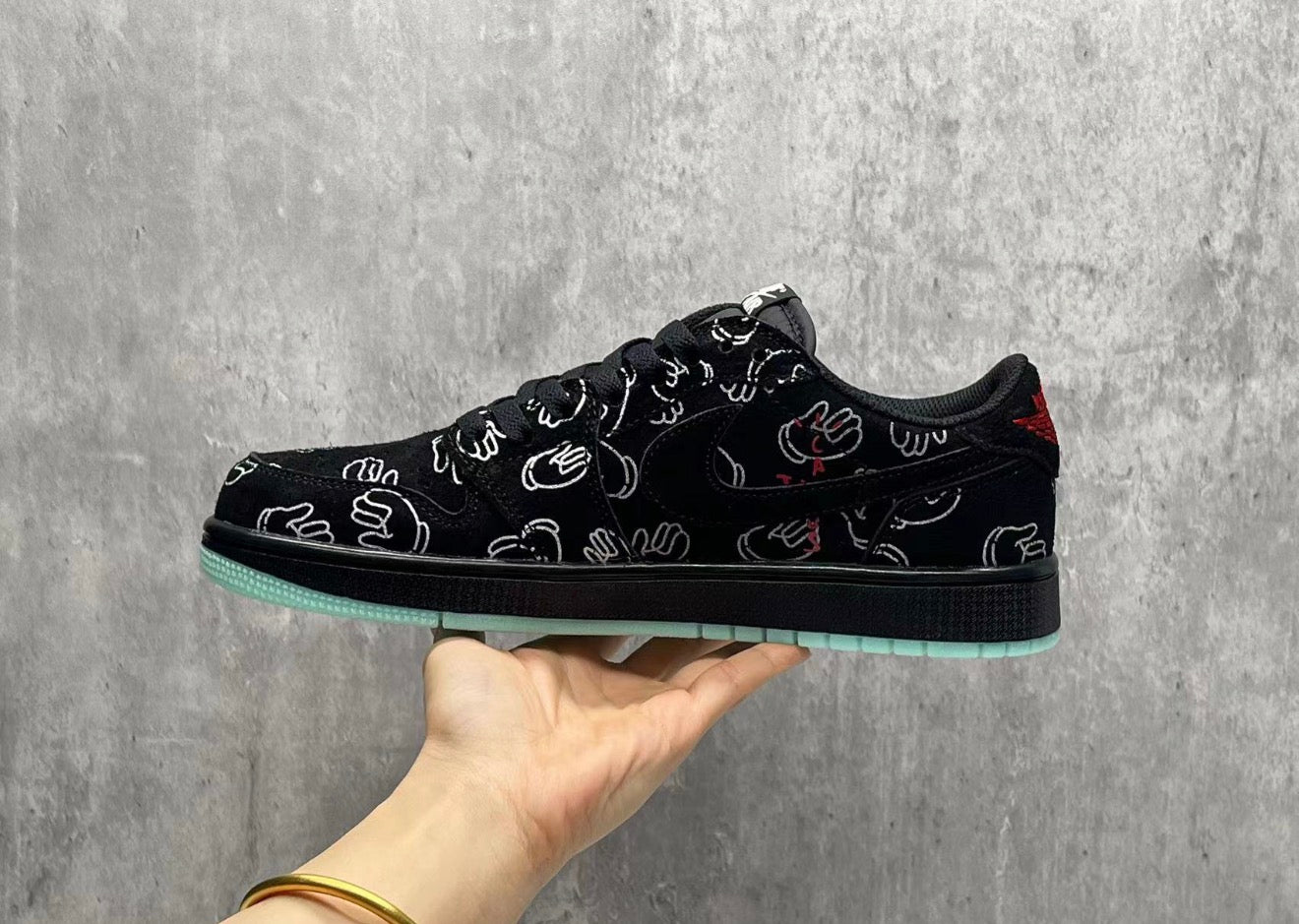 JORDAN 1 LOW TRAVIS SCOTT
