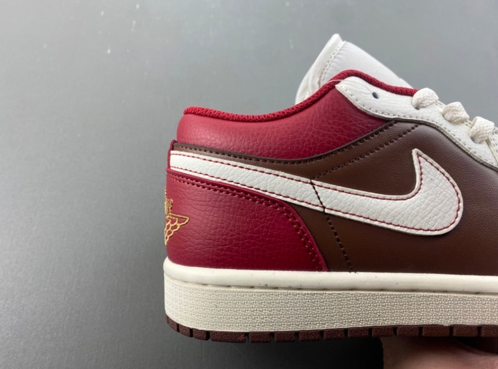 JORDAN 1 LOW TRAVIS SCOTT
