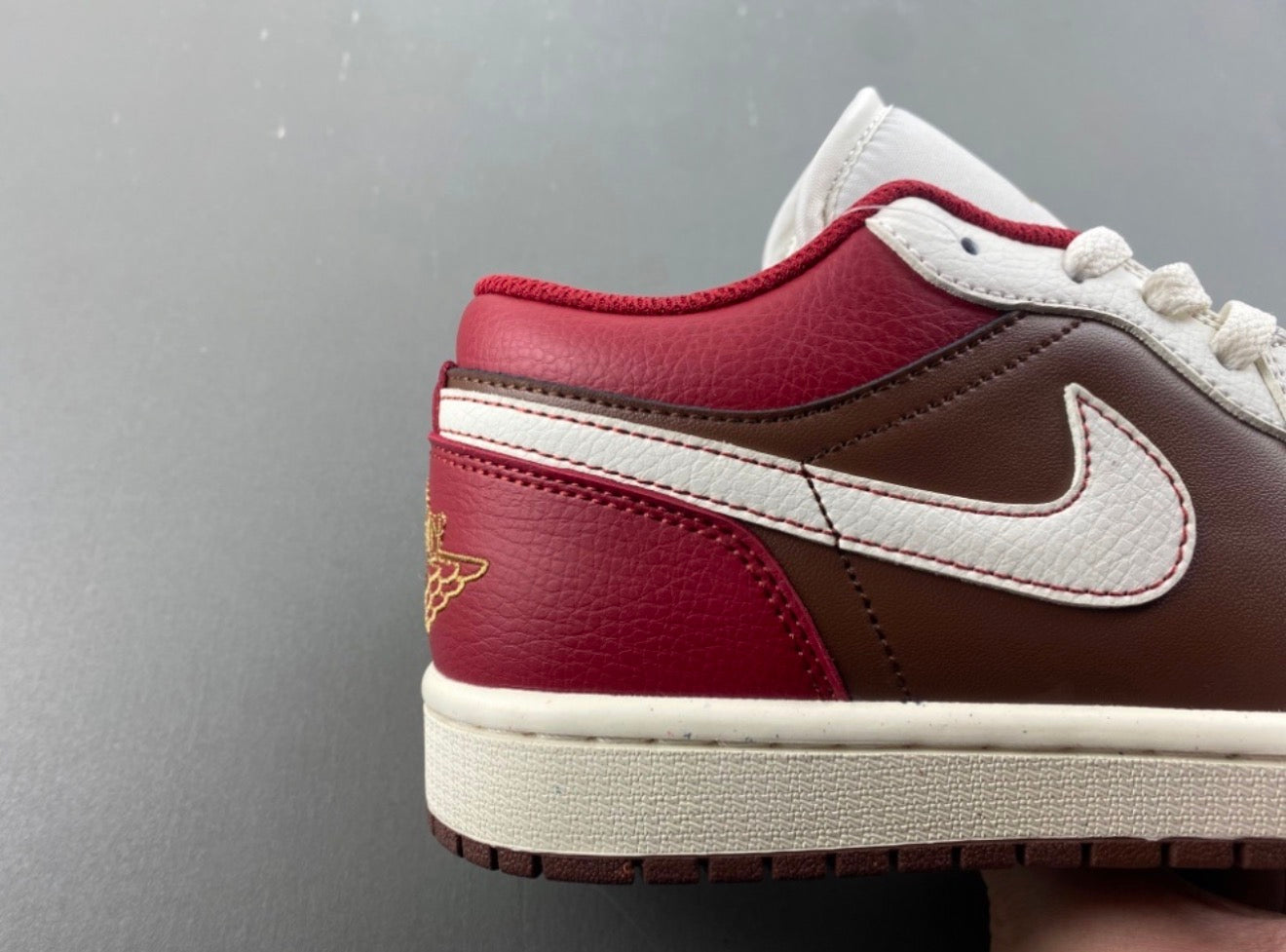 JORDAN 1 LOW TRAVIS SCOTT