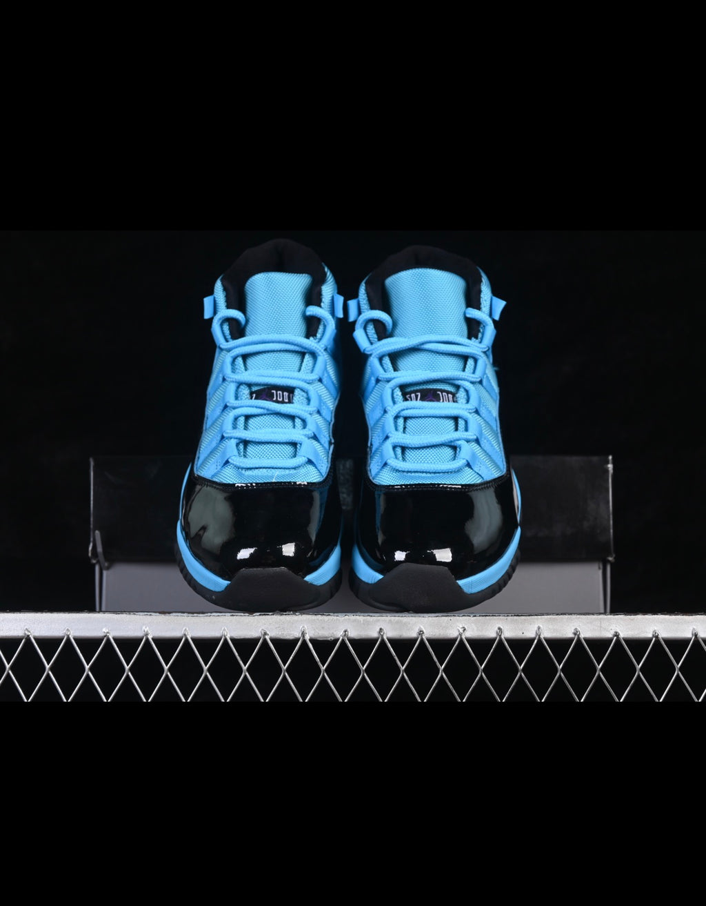 AJ11 AIR JORDAN 11 (WOMEN)