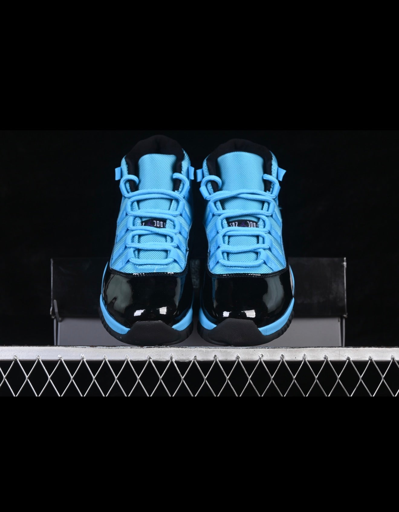 AJ11 AIR JORDAN 11 (WOMEN)