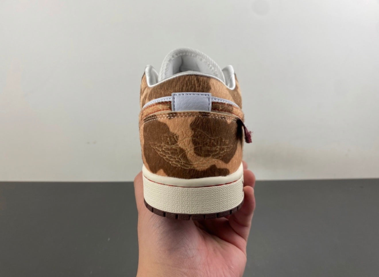 JORDAN 1 LOW TRAVIS SCOTT