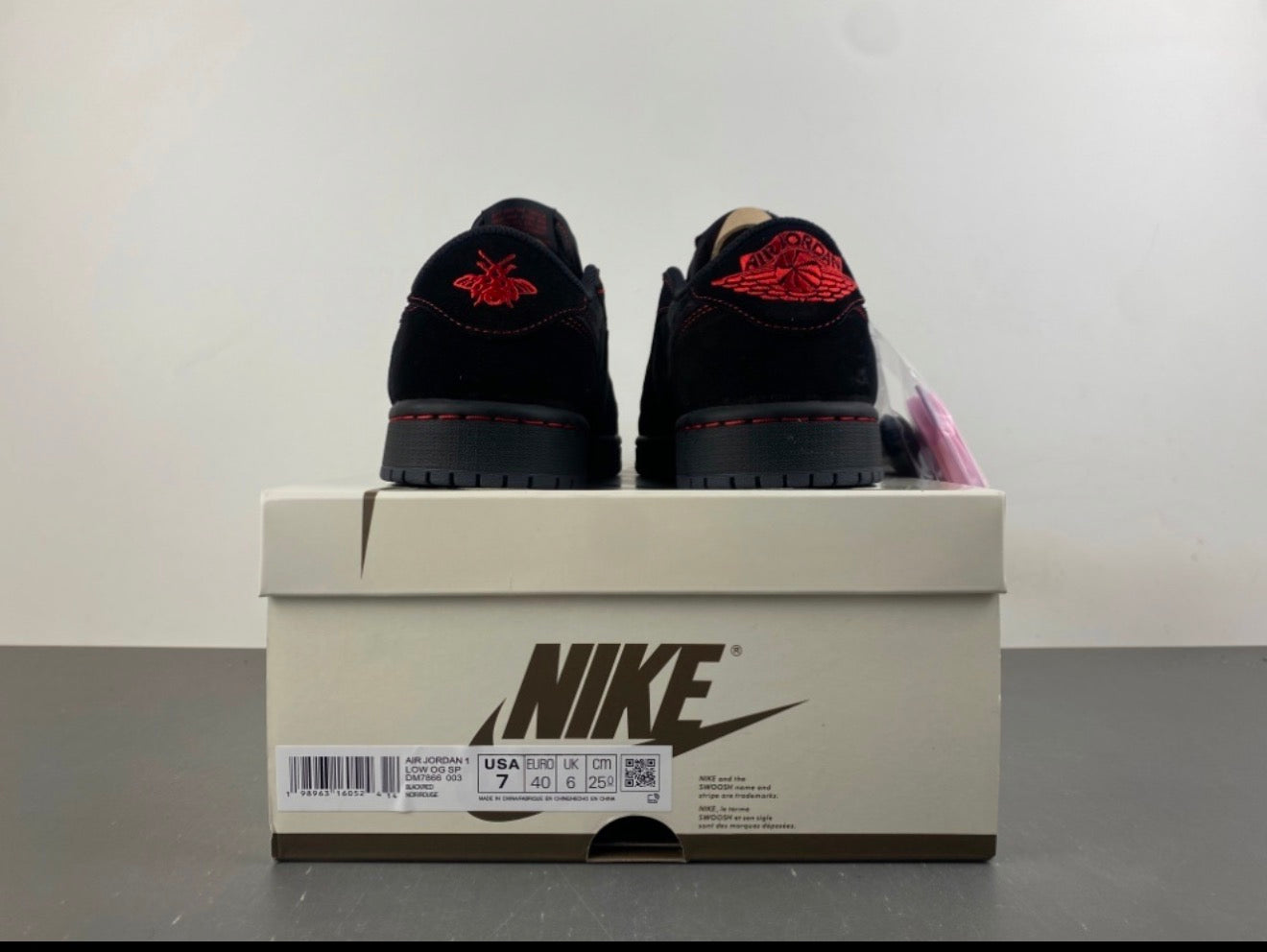 JORDAN 1 LOW TRAVIS SCOTT