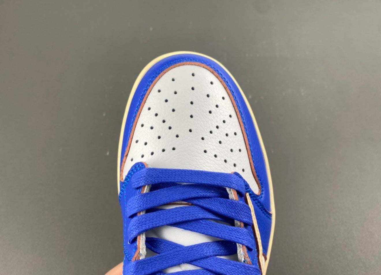 JORDAN 1 LOW TRAVIS SCOTT