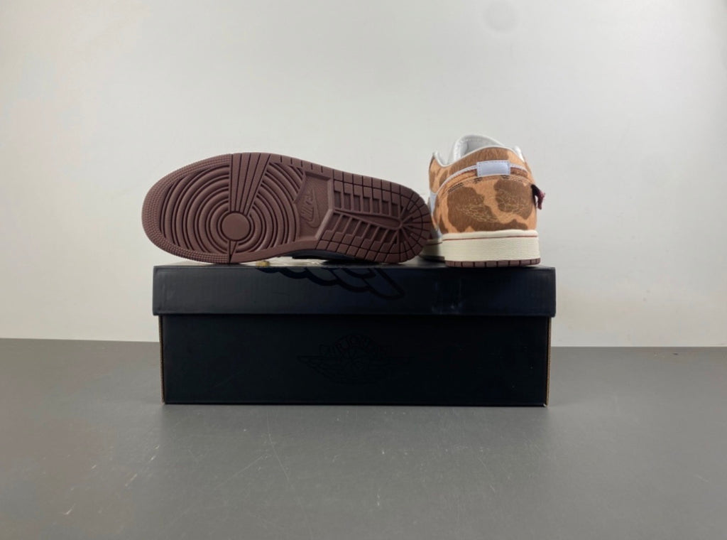 JORDAN 1 LOW TRAVIS SCOTT