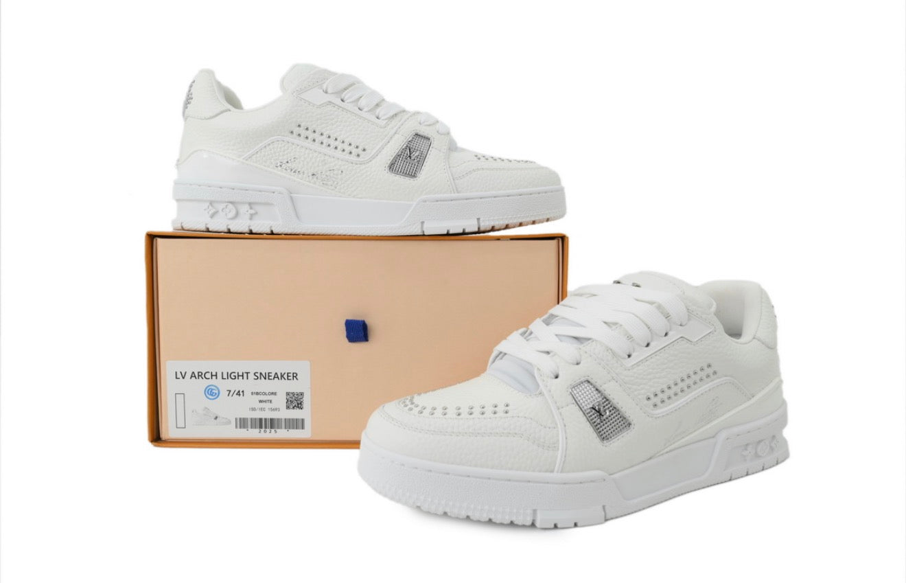 LOUIS VUITTON SNEAKERS (WOMEN)