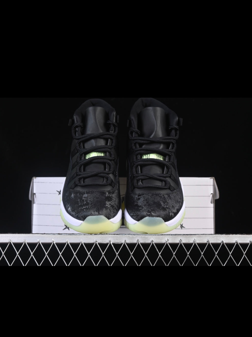 AJ11 AIR JORDAN 11 (WOMEN)