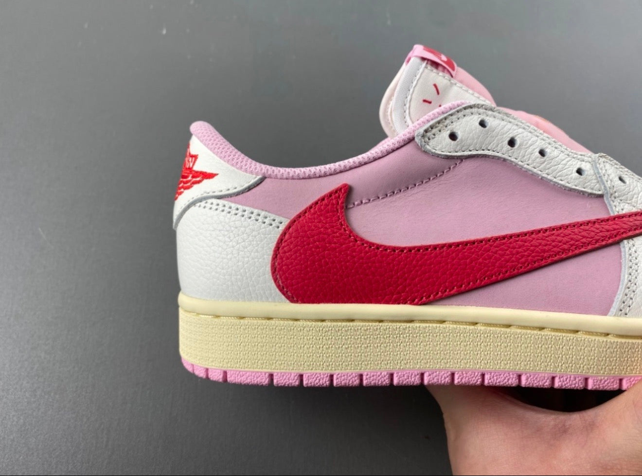 JORDAN 1 LOW TRAVIS SCOTT