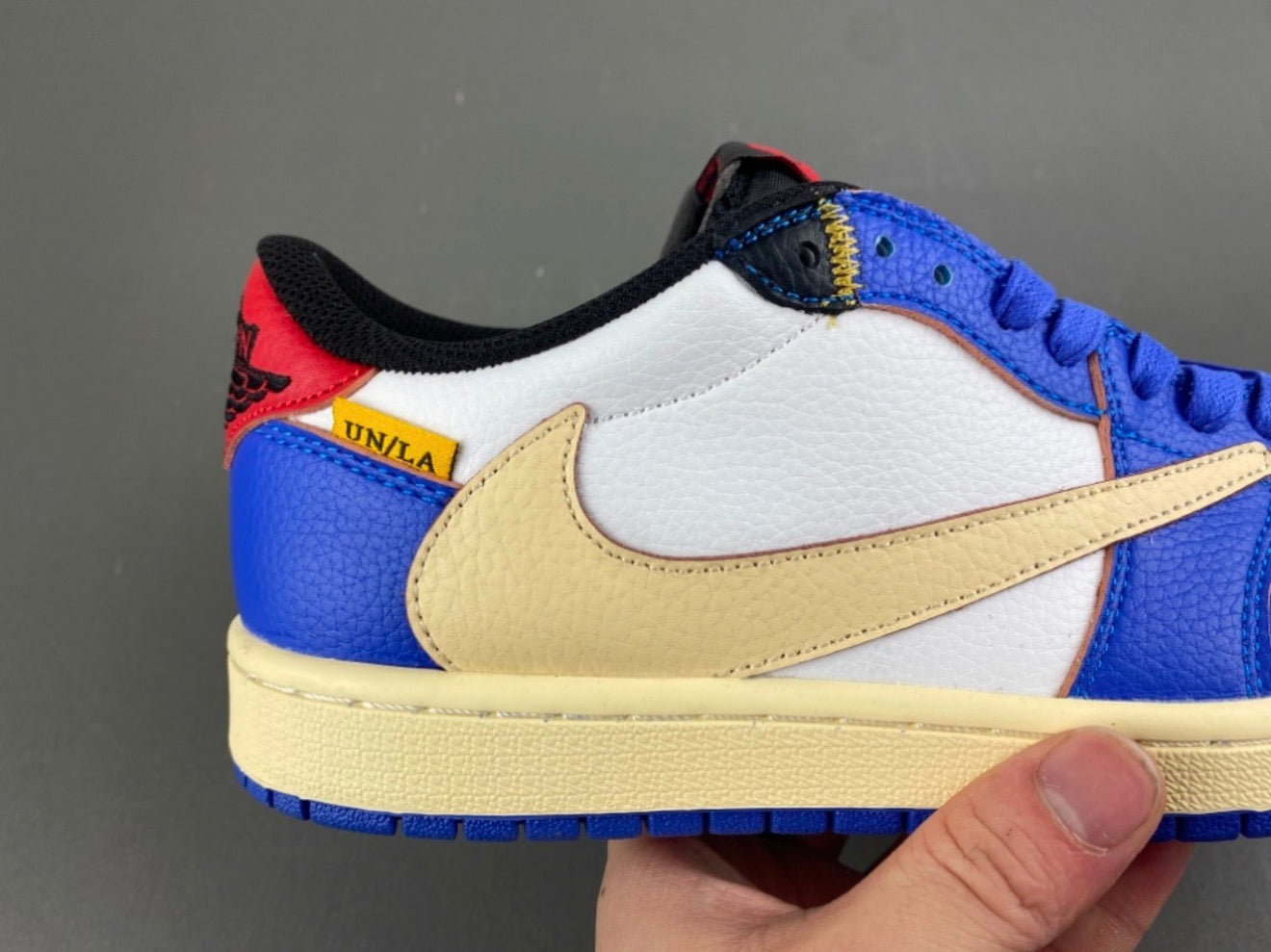 JORDAN 1 LOW TRAVIS SCOTT