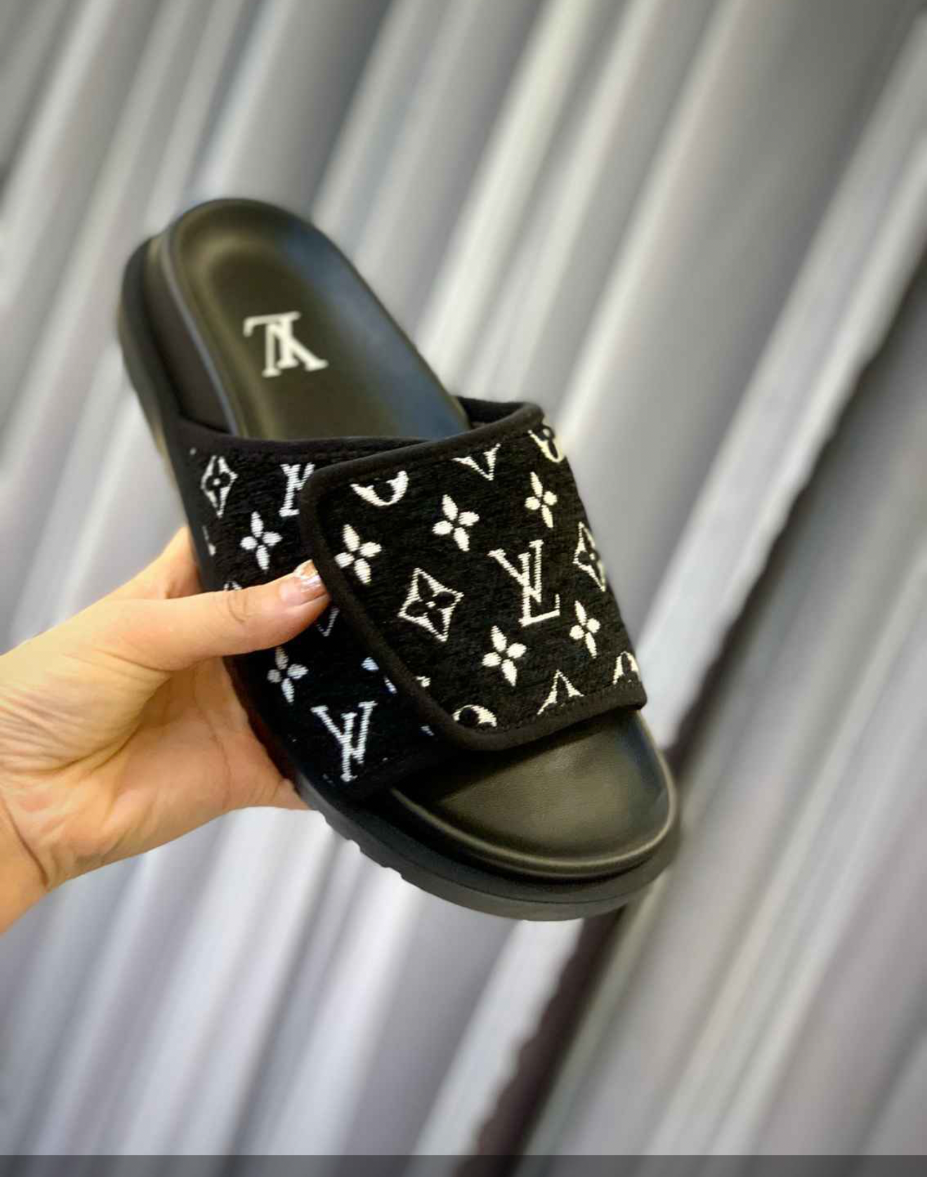 LOUIS VUITTON MULE SLIDES (ASK ON CHAT GENDER PREFERENCE AND SIZE)