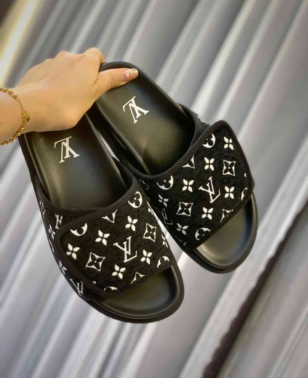 LOUIS VUITTON MULE SLIDES (ASK ON CHAT GENDER PREFERENCE AND SIZE)
