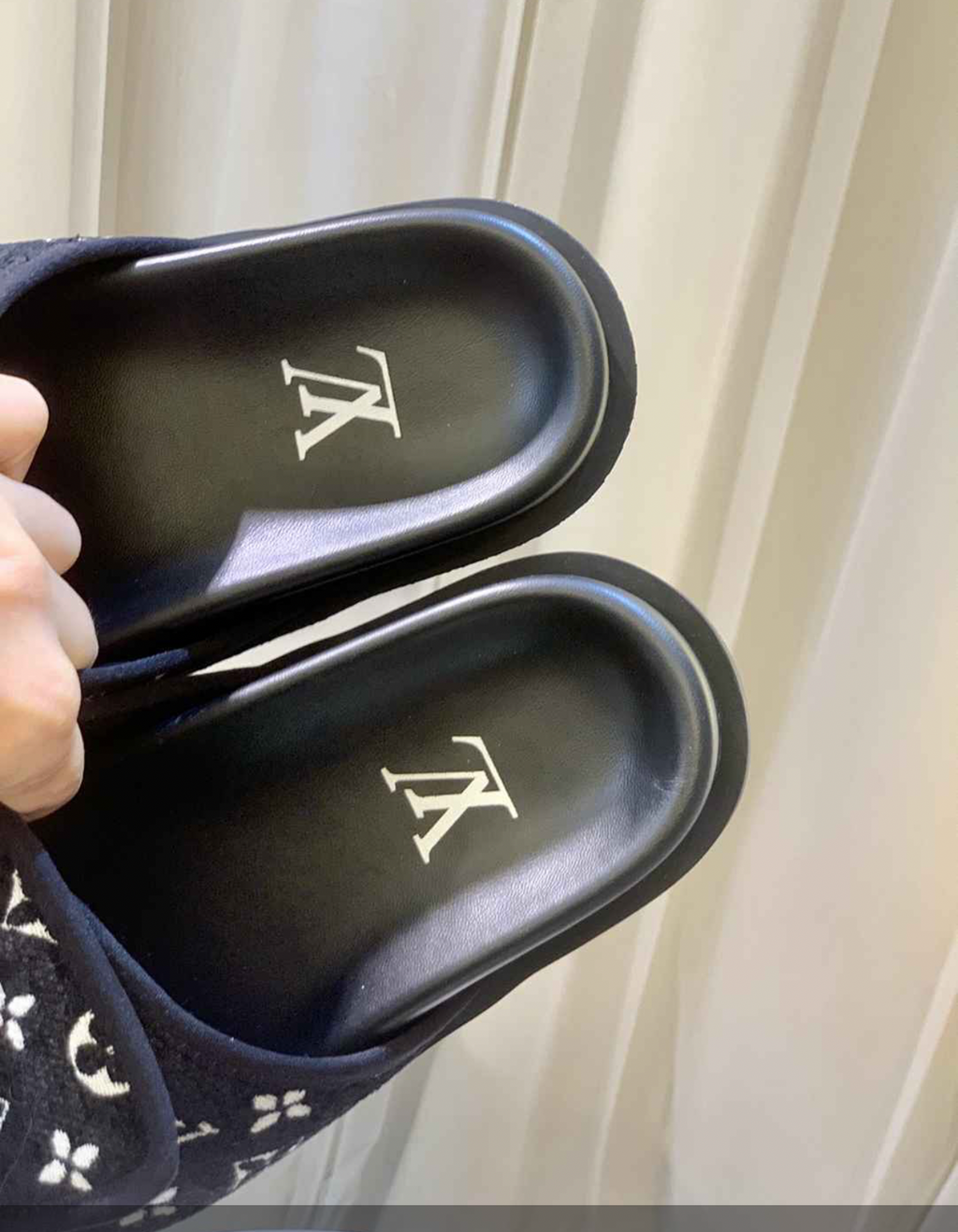 LOUIS VUITTON MULE SLIDES (ASK ON CHAT GENDER PREFERENCE AND SIZE)